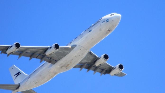 Fuerte turbulencia de un avión de Latam airlines deja 50 heridos