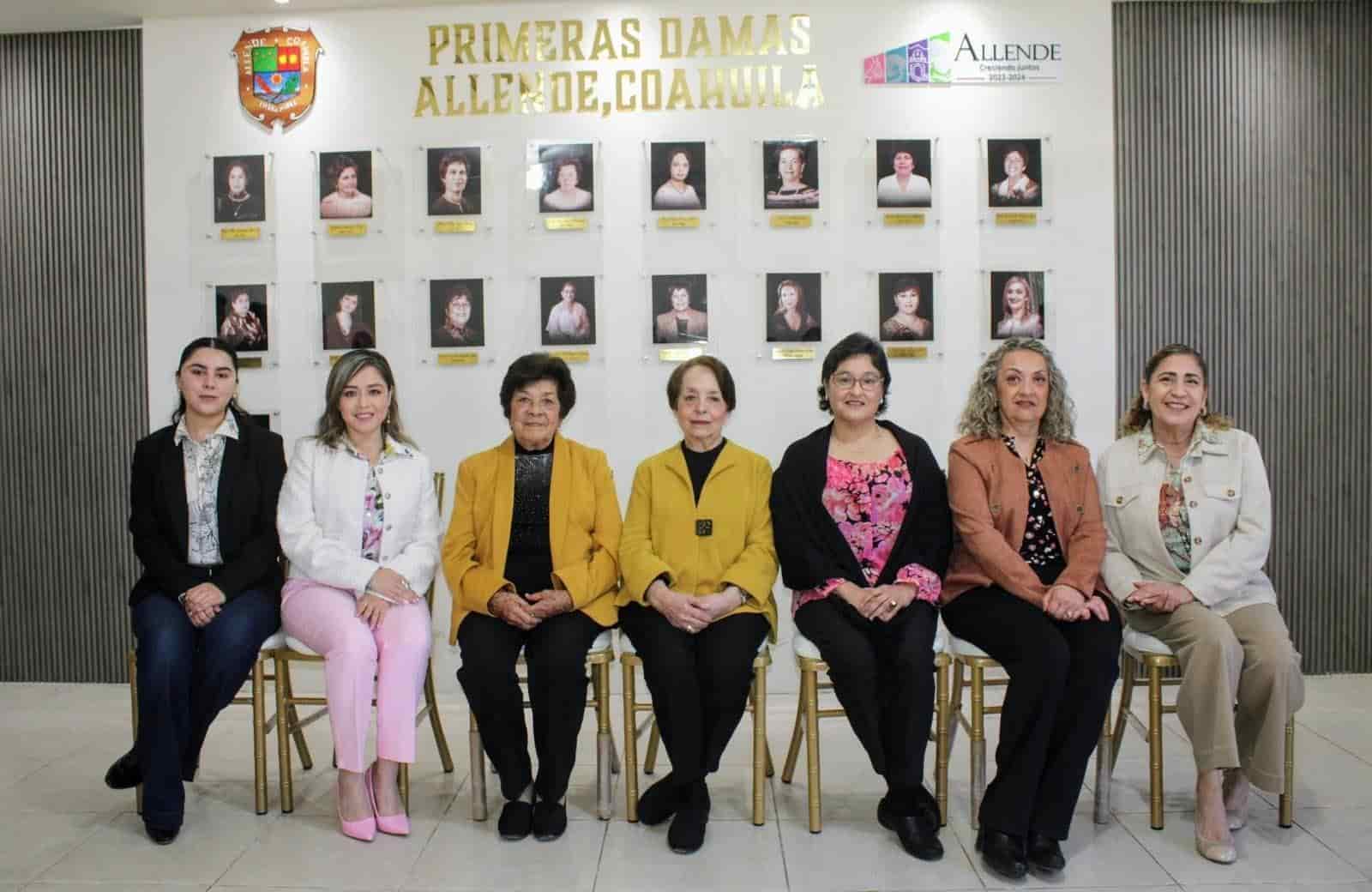 Presentan el muro fotográfico de las primeras damas de Allende