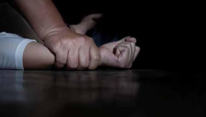 Padres abusaron de su hija porque era "más seguro" para ella que tener sexo con extraños