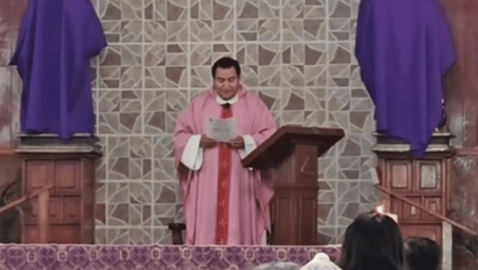 Sacerdote pide por el descanso de Akira Toriyama durante una misa