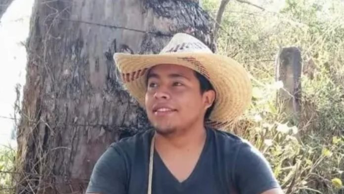 Se entregan dos policías de Guerrero involucrados en la muerte de normalista