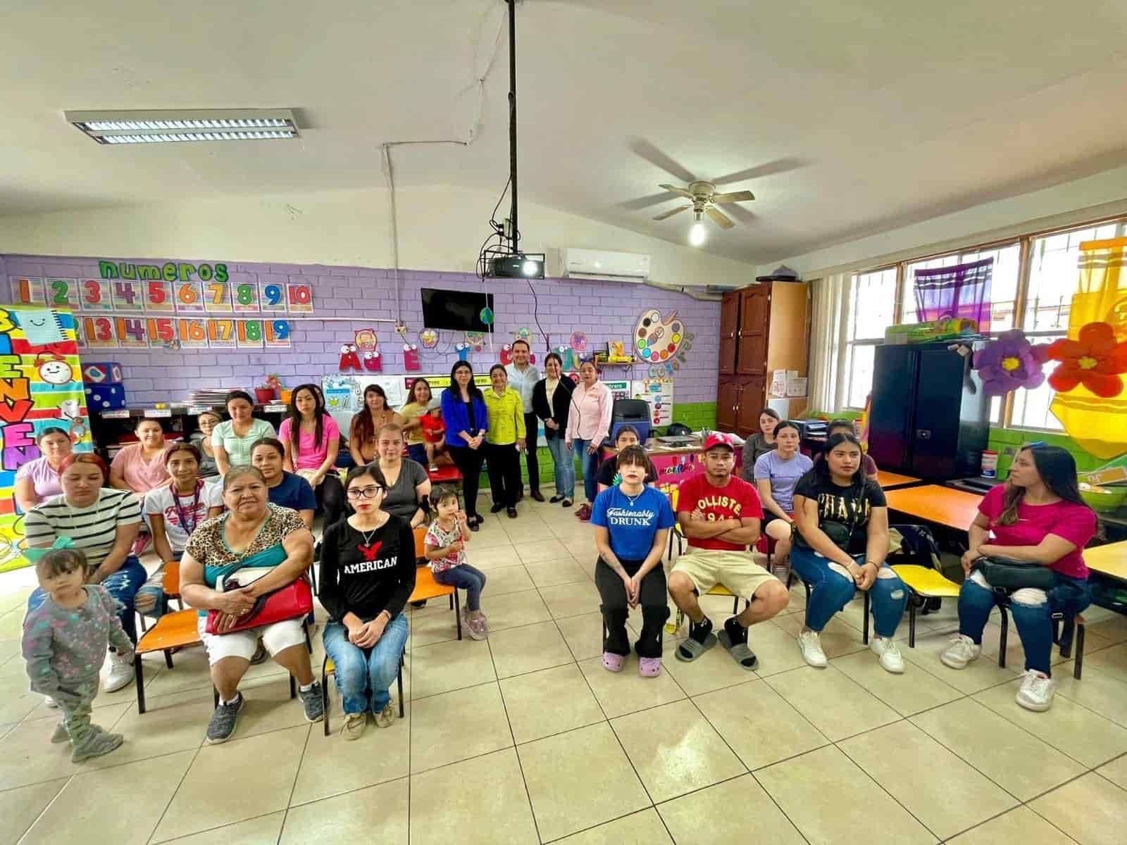 Ofrecen taller a madres de familia del kínder Procopio Moreno