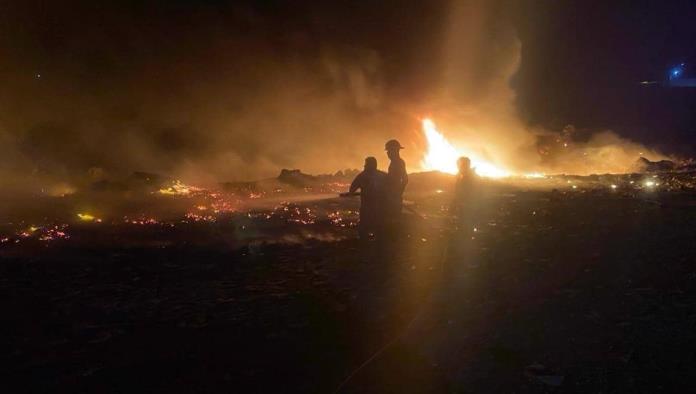 Arde tiradero clandestino