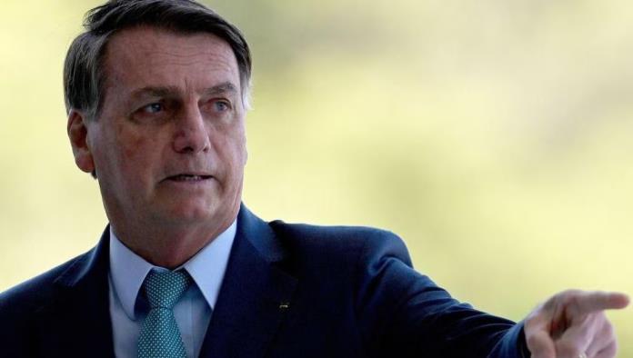Acusan al ex presidente Bolsonaro de falsificar su certificado de vacunación
