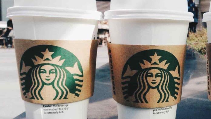 Starbucks niega que estén apoyando a Xóchitl Gálvez tras polémica con vasos