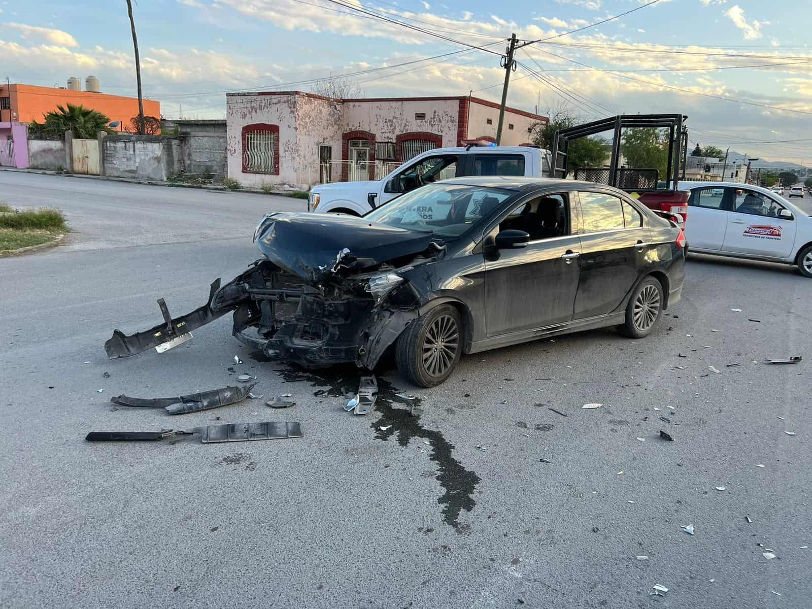 Lesiona en choque a mujer y a su hija