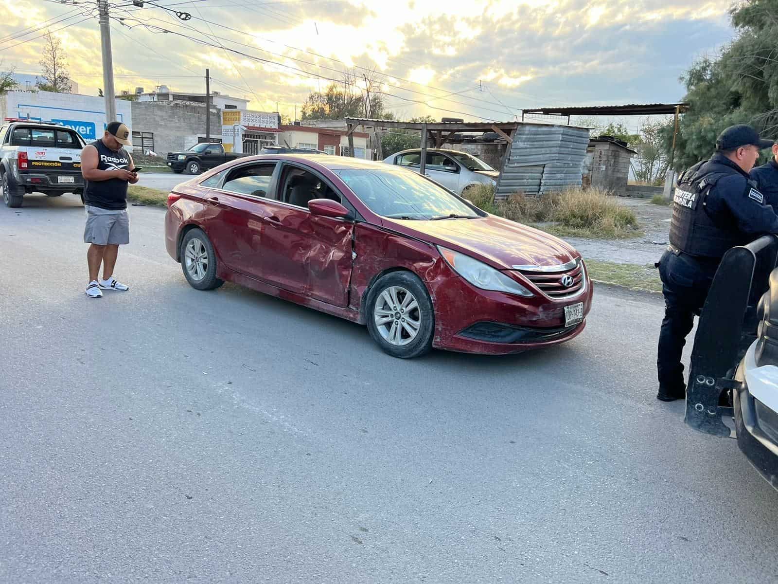 Lesiona en choque a mujer y a su hija