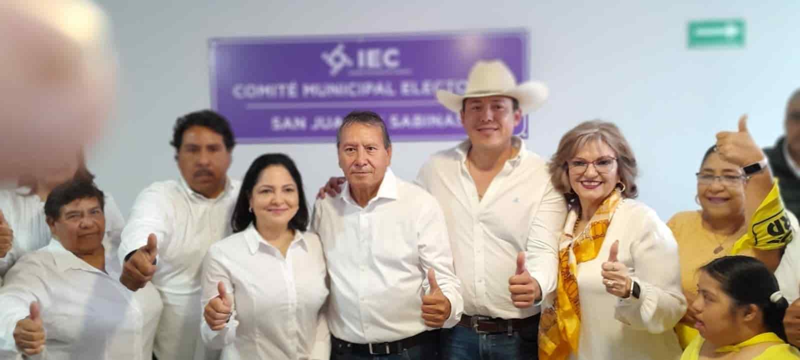 Oscar Ríos se registra Ante Instituto Electoral