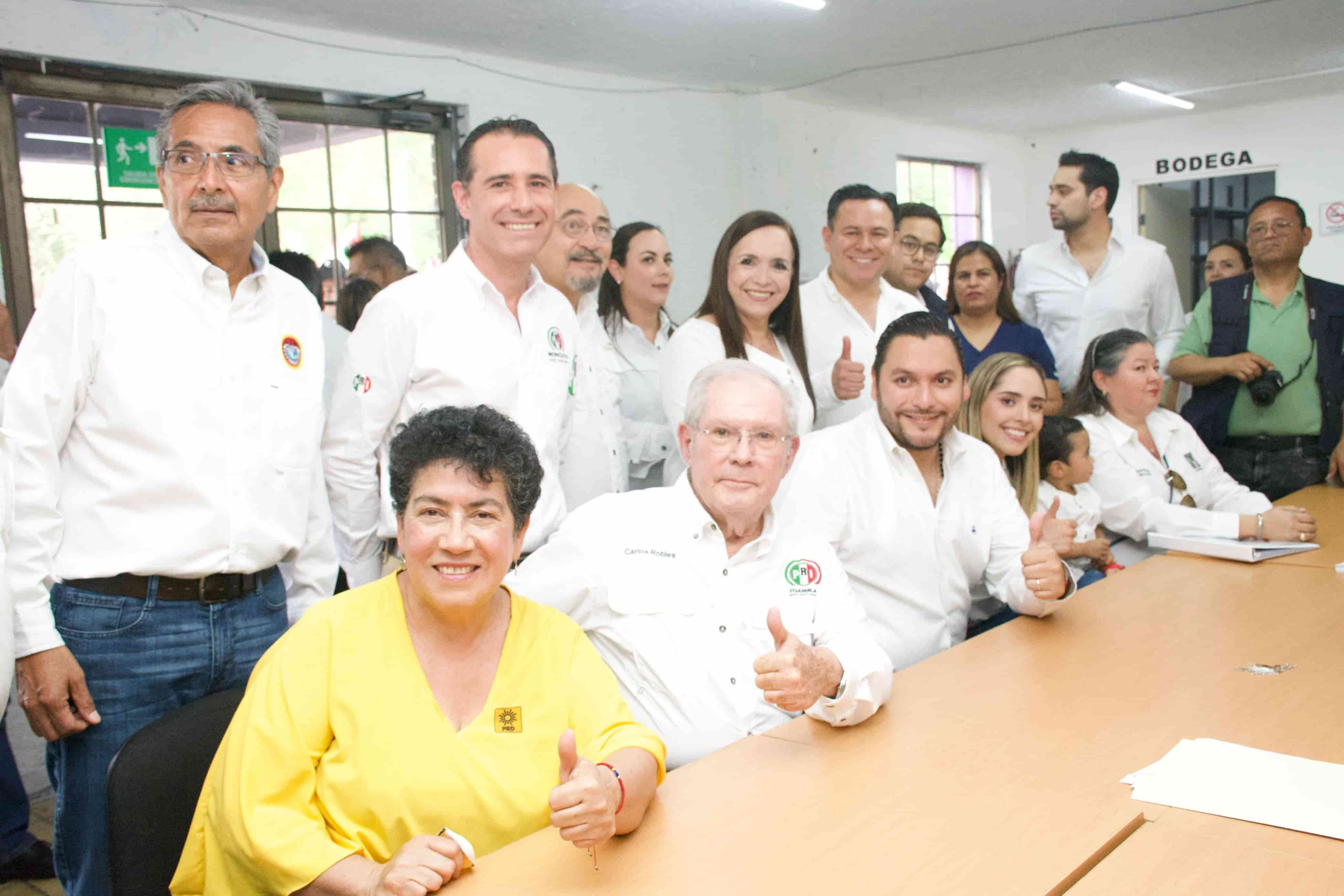 Pide IP políticos comprometidos