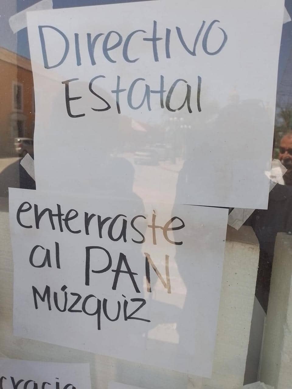 Militantes panistas de Múzquiz clausuran el PAN y acusan de vendidos a dirigencia estatal
