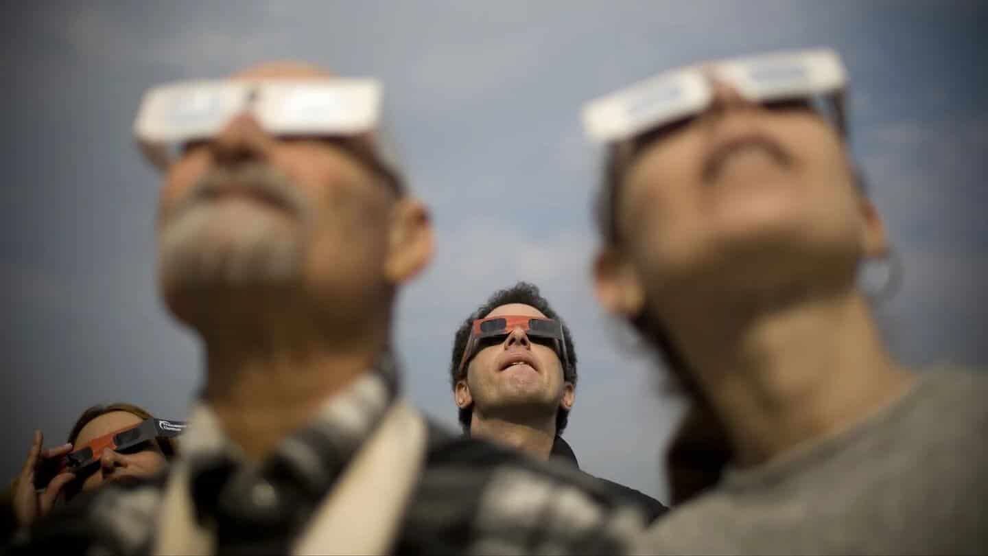 Alertan venta de lentes especiales para eclipse
