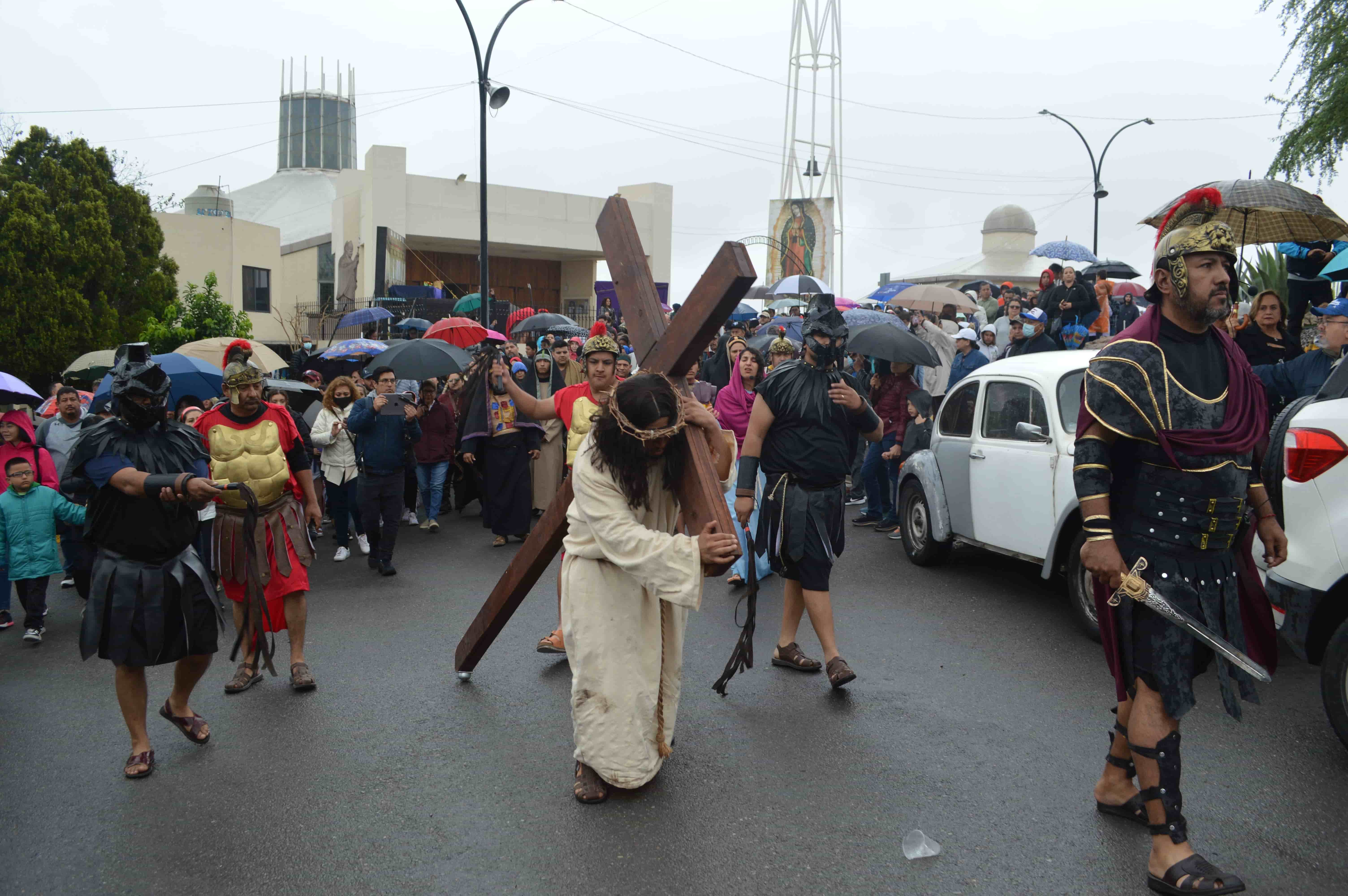 Por sexto año consecutivo Javier Valerio interpretará a Jesús en el viacrucis.