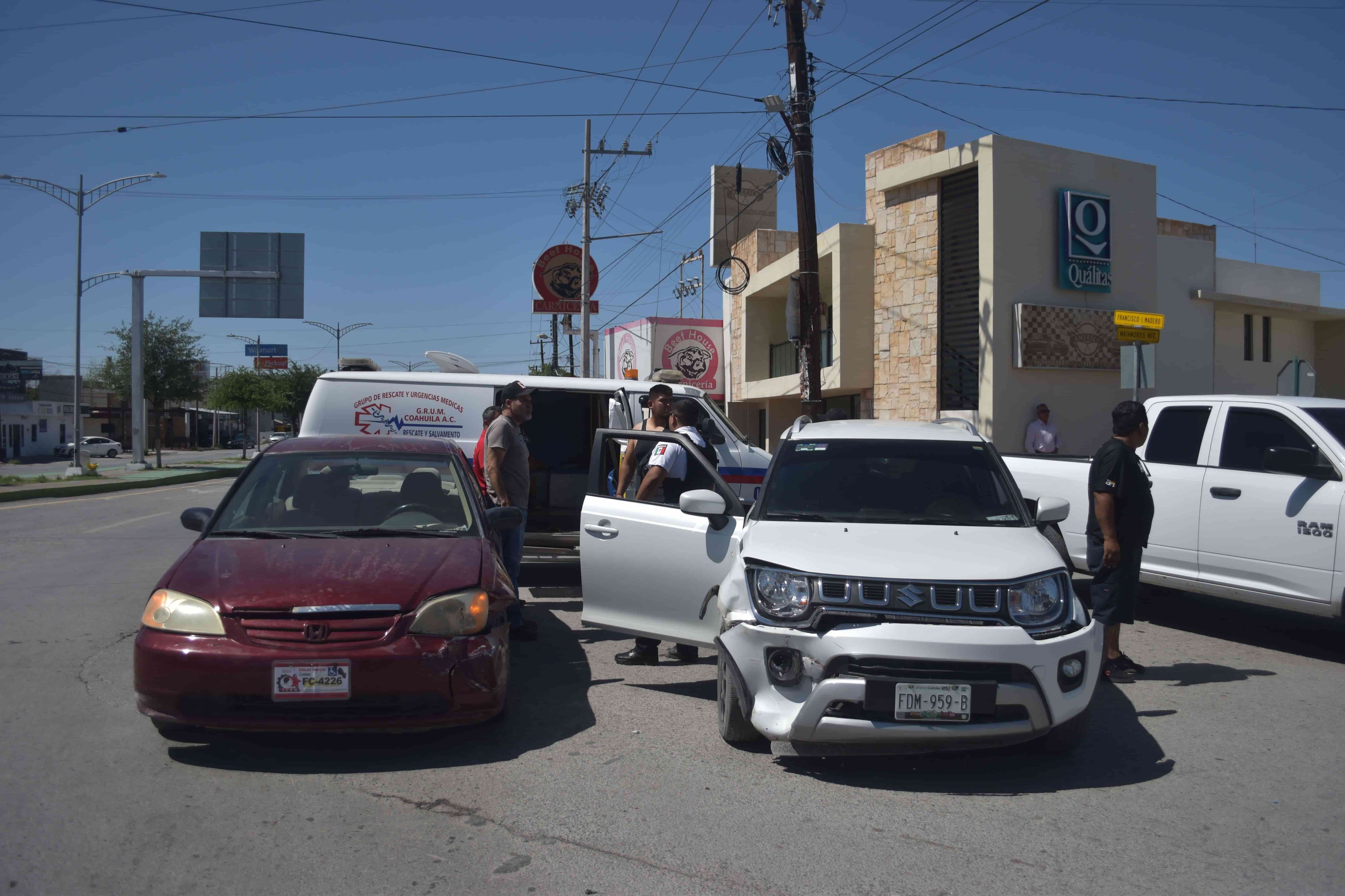 El conductor del Suzuki se impactó contra el Civic en sus intentos por incorporarse a la rotonda de Los Héroes.