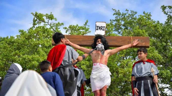 Emotivo Viacrucis Viviente marca el inicio de la Semana Santa en Nava Emotivo Viacrucis Viviente marca el inicio de la Semana Santa en Nava