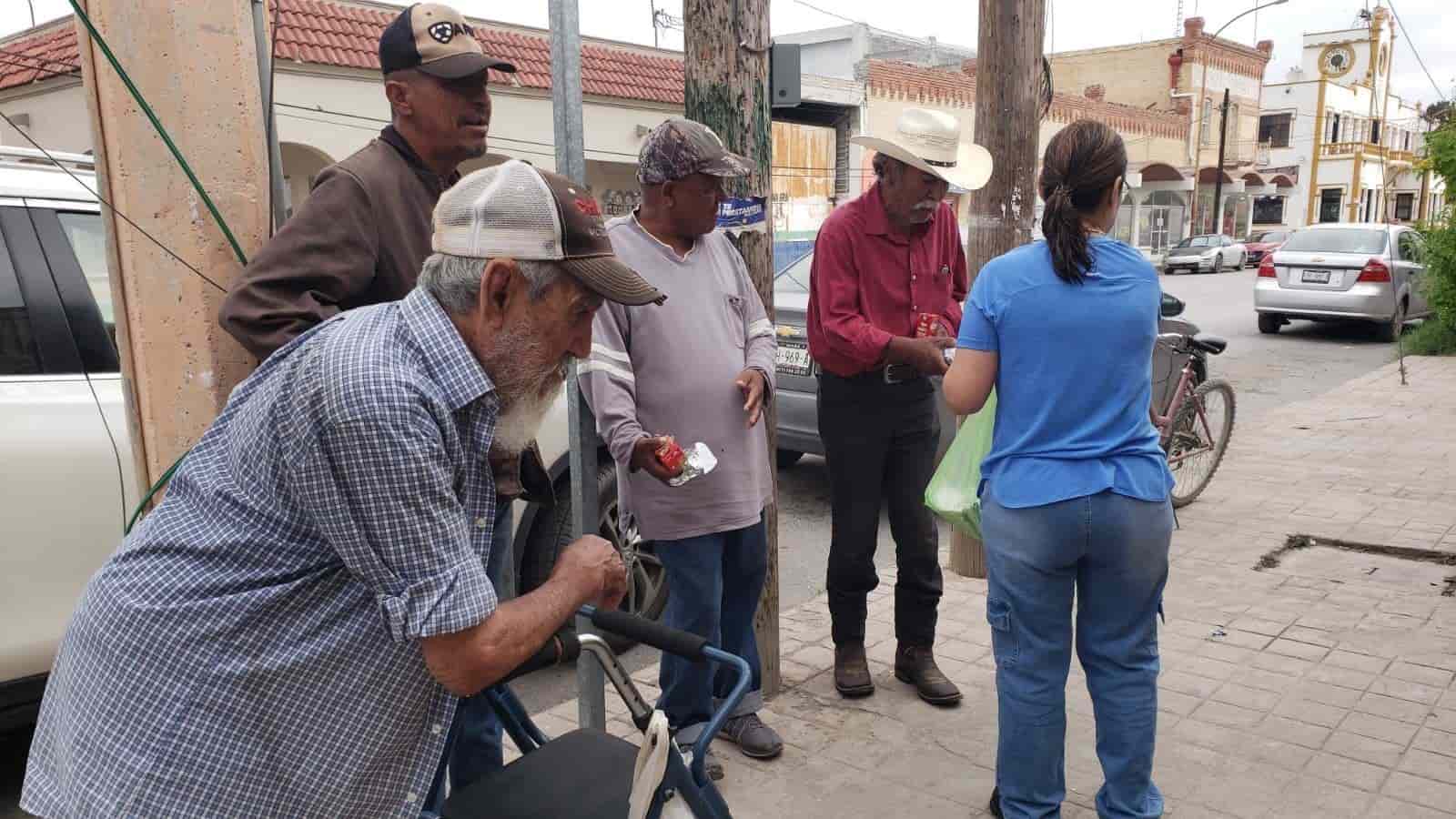 Altruista Elvira Alejandro Boone Godoy, proporciona alimenta al prójimo