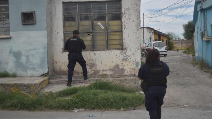 ´Olor a muerto´ moviliza a Policías ´Olor a muerto´ moviliza a Policías