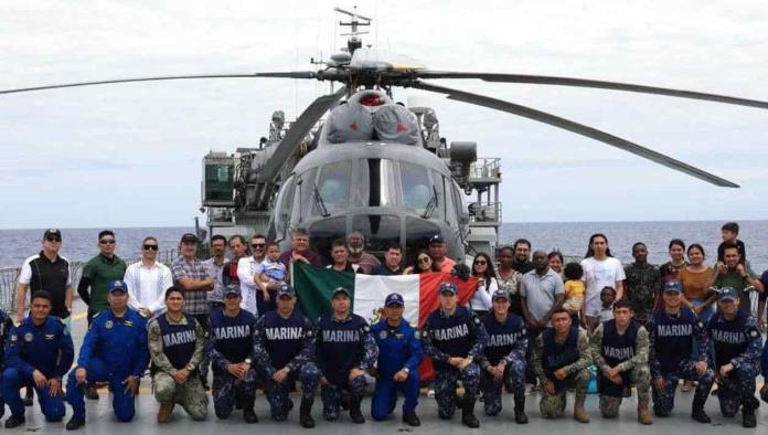 Marinos rescatan a 34 mexicanos atrapados en Haití