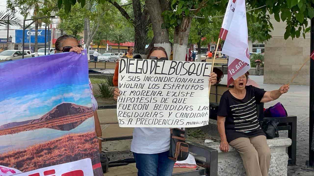Militantes de Morena se manifiestan por presuntas violaciones a estatutos del partido