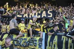 Aficionados de Peñarol desatan caos en su visita a Rosario Central
