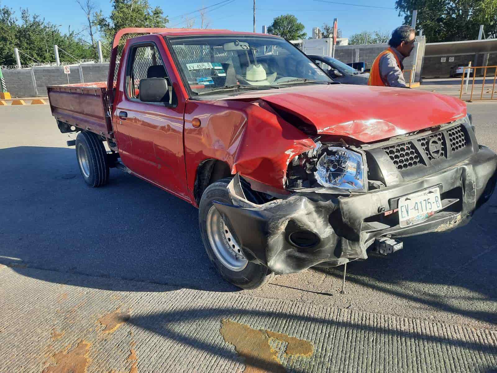 Accidente: Choque entre dos vehículos deja saldo de daños materiales