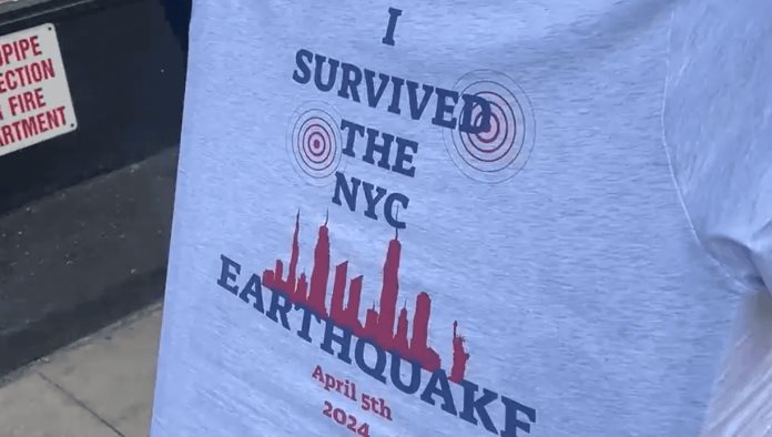 Sobreviví al terremoto: Venden playeras del sismo en Nueva York