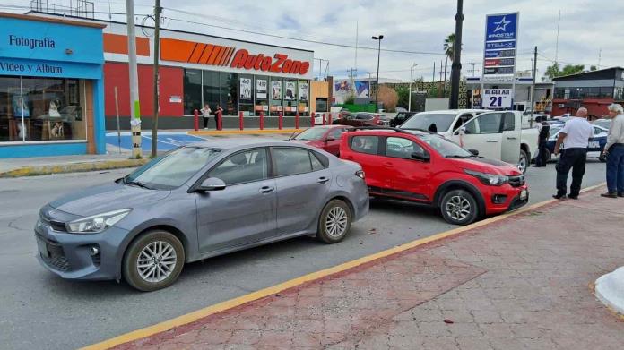 ´Arremanga´ con RAM automóvil compacto