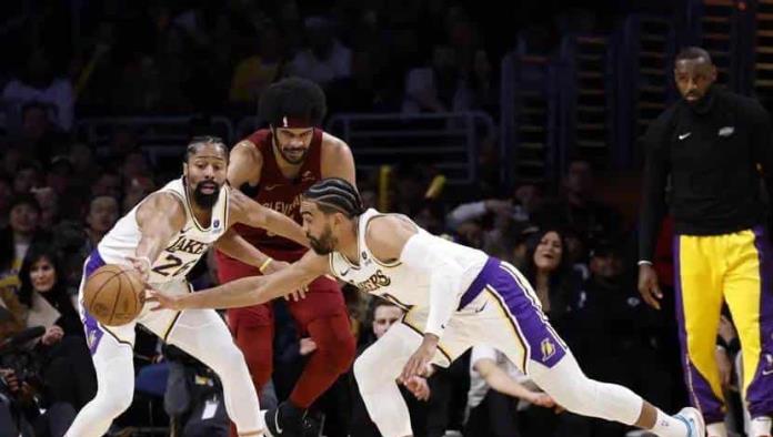 Lakers suma 4 triunfos al hilo tras victoria ante los Cavs