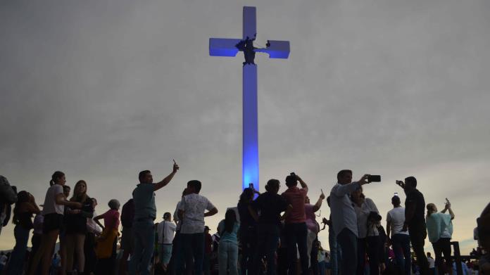 Acuden cientos al Cristo de la Bartola Acuden cientos al Cristo de la Bartola