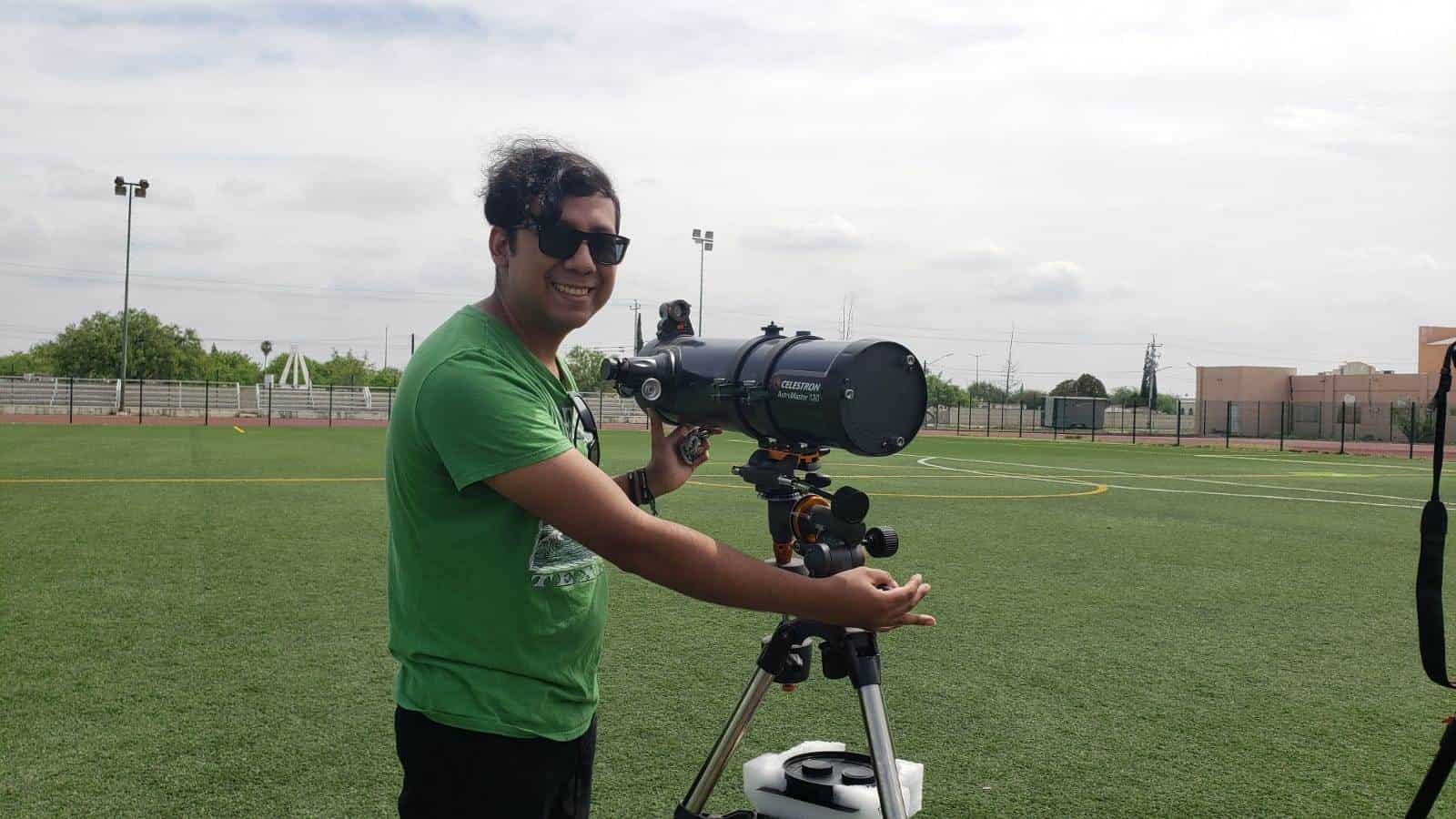 Con Telescopio en Mano Arriba a Sabinas joven originario de Nuevo Laredo