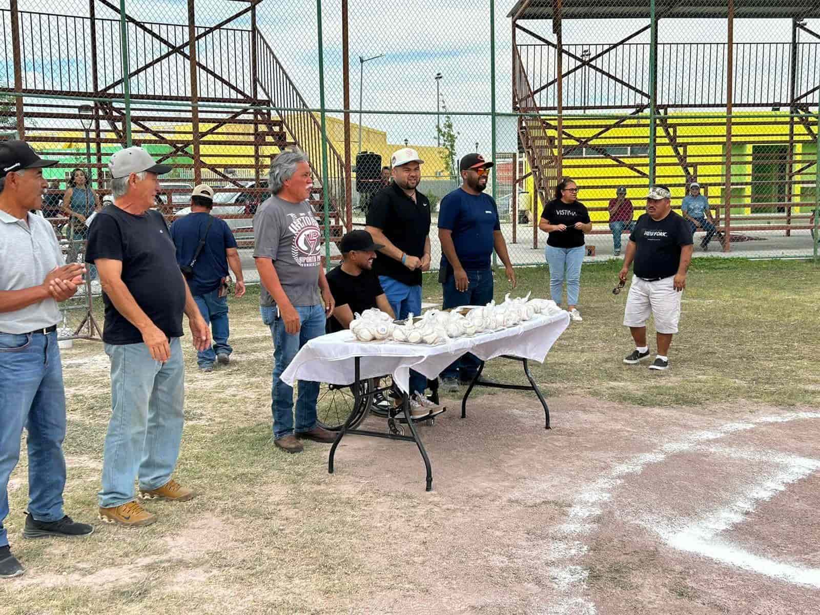 Inauguran liga de Béisbol de Novatos y Aficionados en Nava