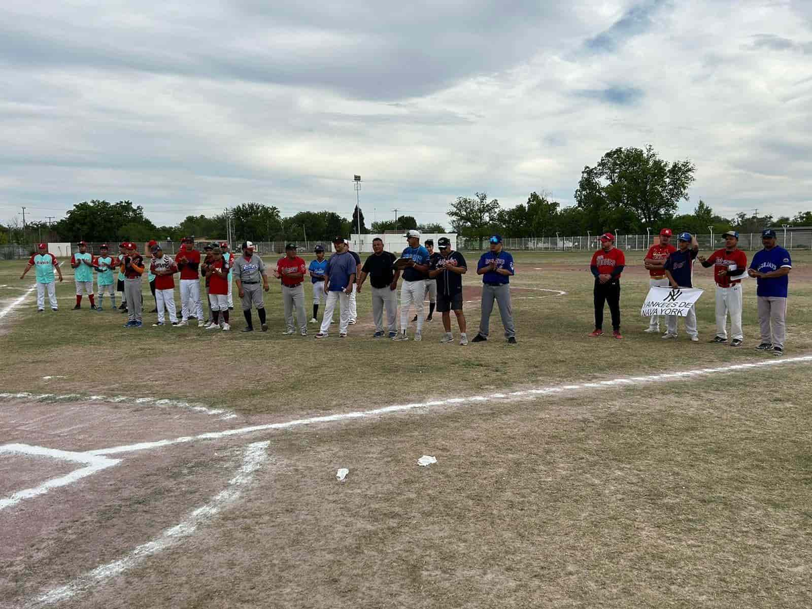 Inauguran liga de Béisbol de Novatos y Aficionados en Nava
