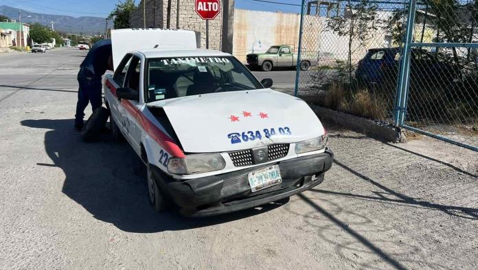 Se le atraviesa a taxi en peligroso crucero