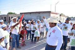 Beto Villarreal se reúne con familias