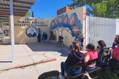 Protestan padres por designación de directora en la primaria Josefa Ortiz de Domínguez