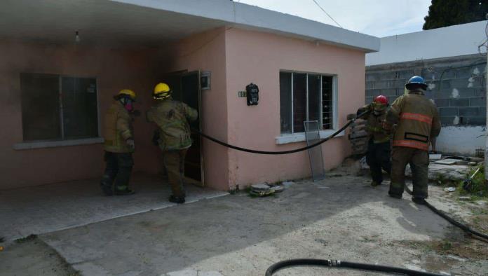 Se quema casa en Estancias