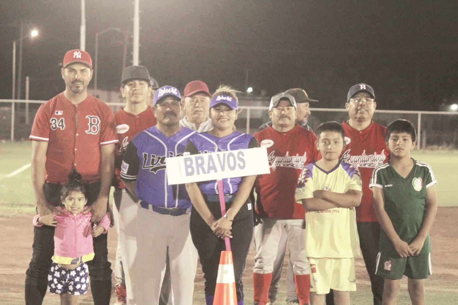 Inauguran en CC liga de Softbol