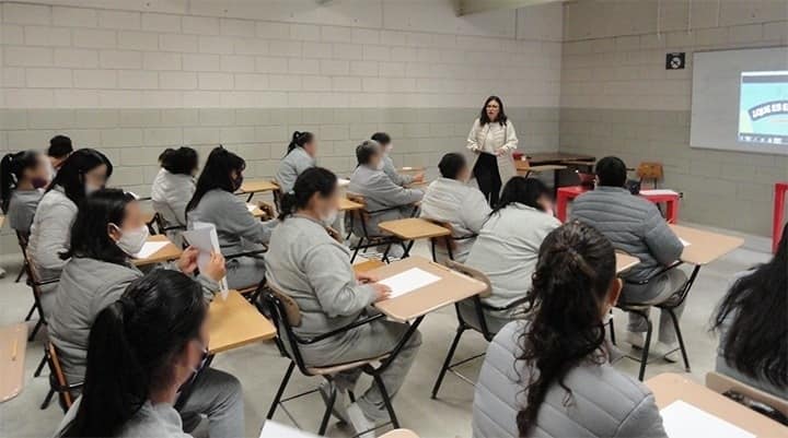 En el cereso femenil, la mayoría de las reclusas continúan sus estudios truncos buscan terminar su educación profesional para obtener un título, eligen derecho o sicología.