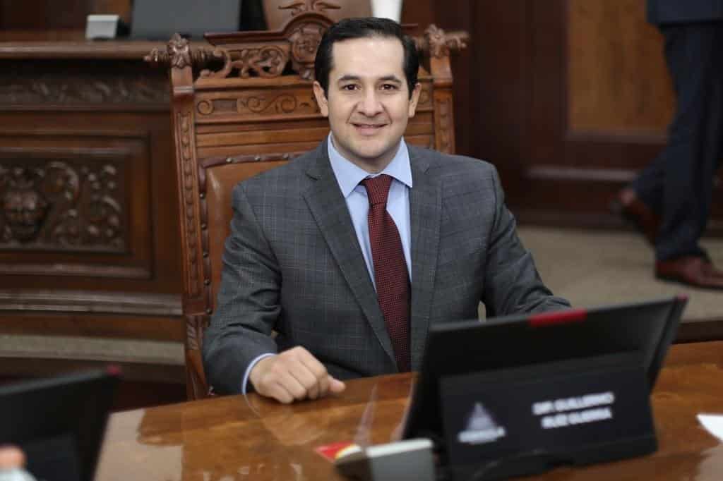 El Diputado Guillermo Ruiz Guerra presentó el punto de acuerdo en el Congreso del Estado. 