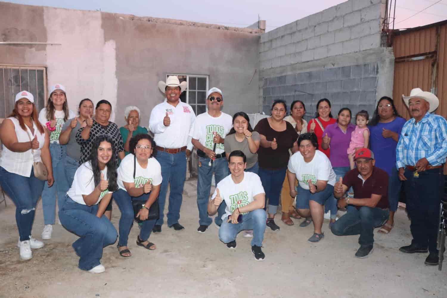 Se reúne Beto Villarreal con mujeres cieneguenses.