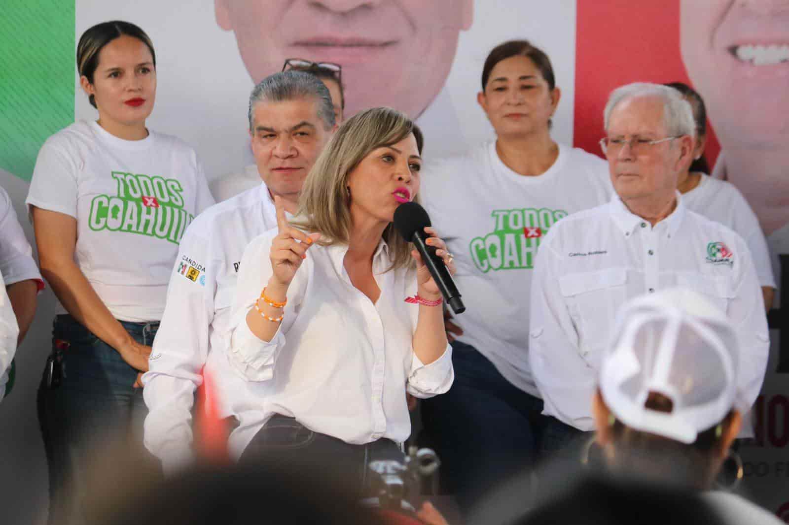 Candidatos al Senado, Miguel Riquelme, Theo Kalionchiz a la diputación y Zulmma Guerrero a la alcaldía de Sabinas lograron un magno evento con sabinenses.