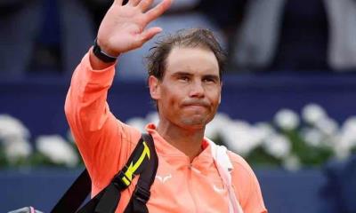 Rafael Nadal celebra su regreso al tenis, a pesar de la derrota