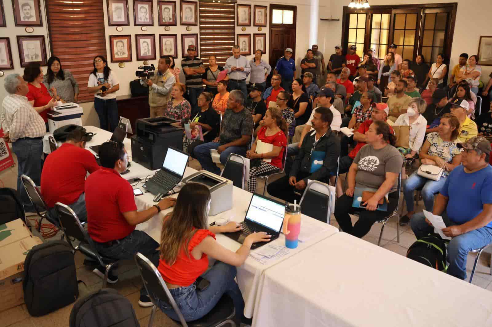 En sala de cabildo se llevó a cabo la mesa de atención del Infonavit.