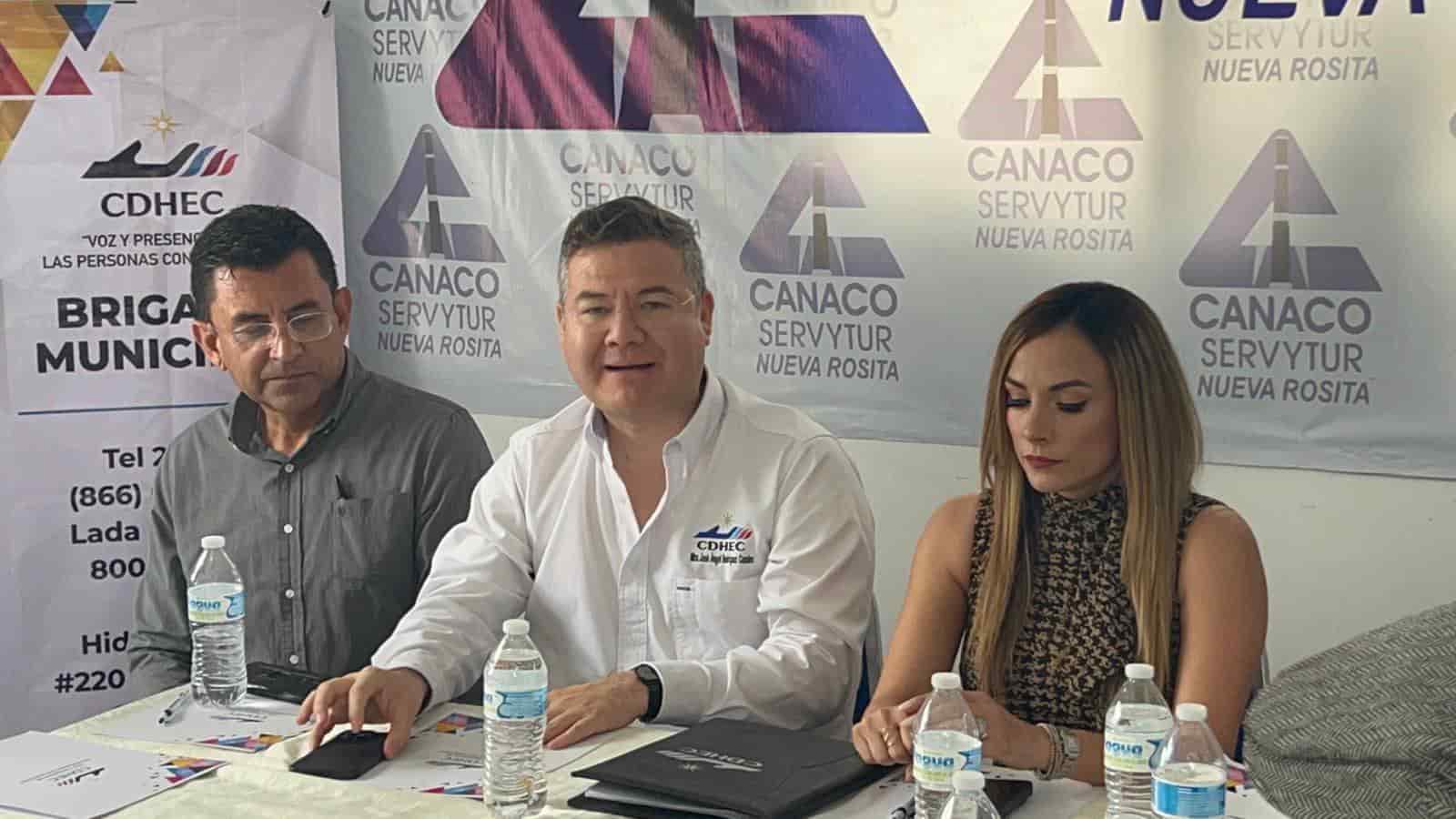 La licenciada Alhira Reséndiz Rodríguez y el titular de la Comisión de Derechos Humanos en Coahuila, Maestro, José Ángel Rodríguez Canales.
