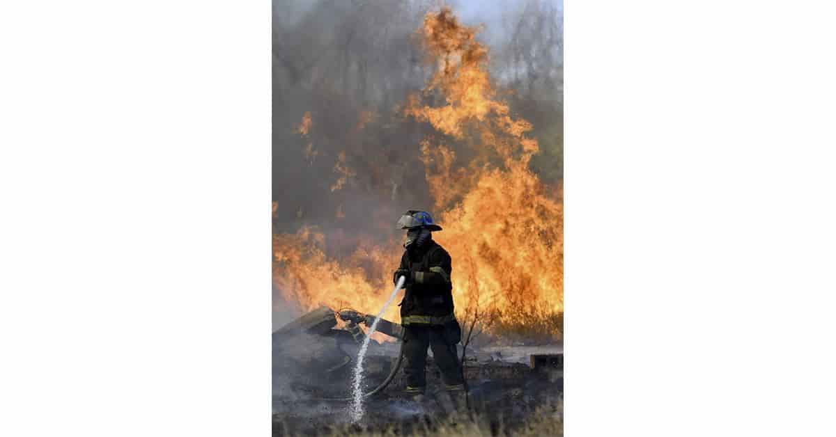 El Departamento de Bomberos y Protección Civil ha destacado en la lucha contra incendios de gran magnitud, incluyendo el relleno sanitario y el Mall Paseo Monclova.