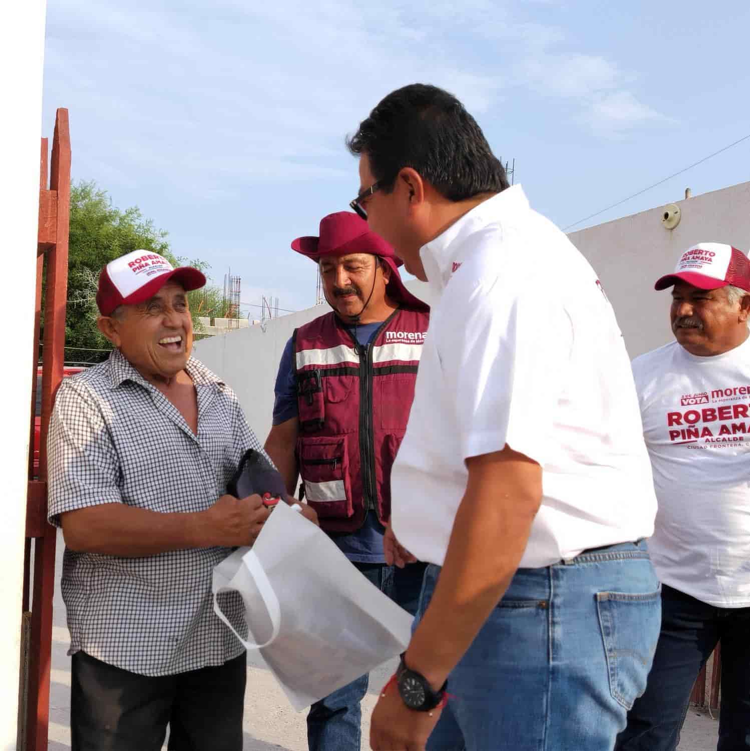 Roberto Piña, abanderado de MORENA  a la alcaldía de Frontera, recorrió este viernes las calles de la Occidental.