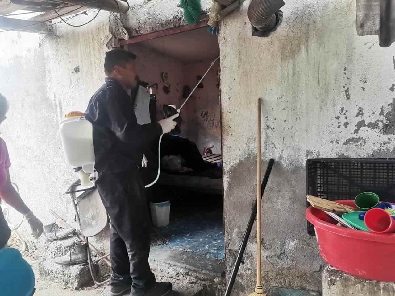 Personal de Salud fumigó la vivienda de la colonia San Cristóbal.