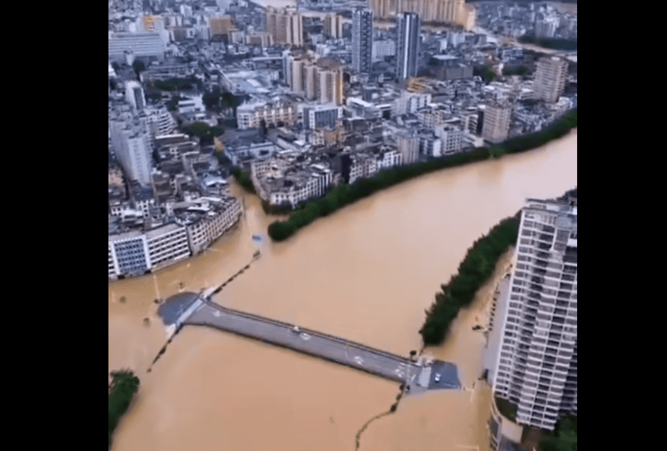 Históricas lluvias inundan 6 ciudades en China