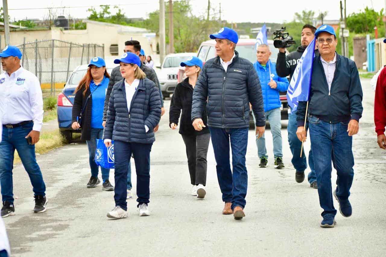 El Dr. Mario Dávila Delgado, candidato del PAN en Monclova, avanza en su recorrido por las colonias, destacando su trabajo de promoción a sus propuestas.