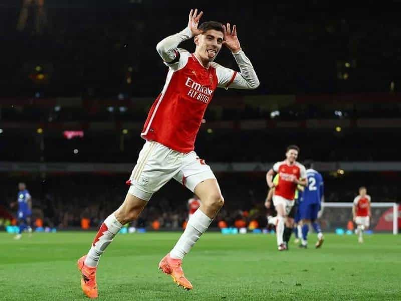 Arsenal recuperó el liderato de la Premier League humillando al Chelsea.