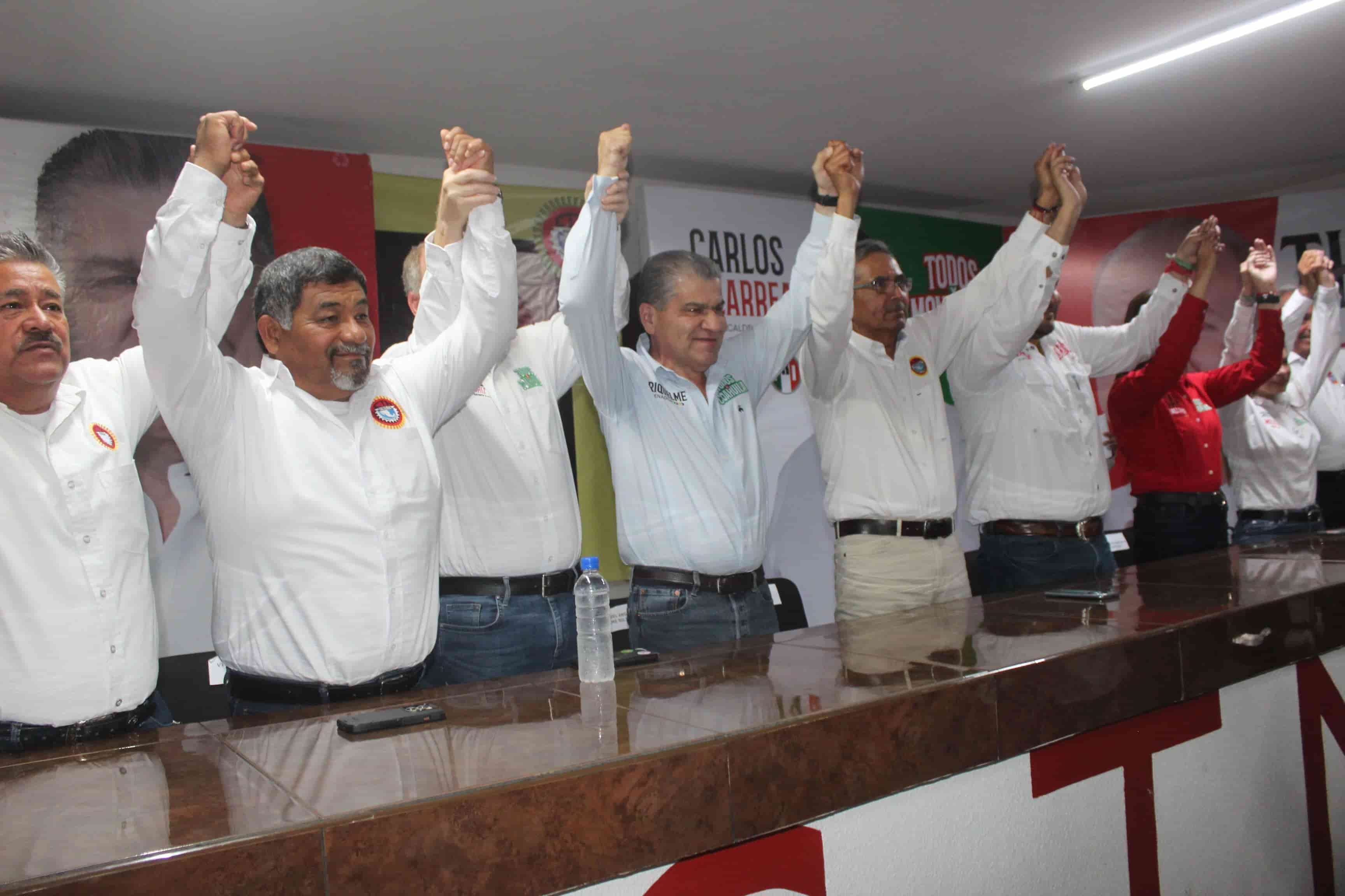 Se reúne Miguel Ángel Riquelme con trabajadores de la CTM Monclova.